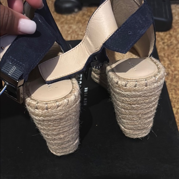 Kenneth Cole Navy Wedge Sandals. Size 7.5 preloved - Picture 7 of 16